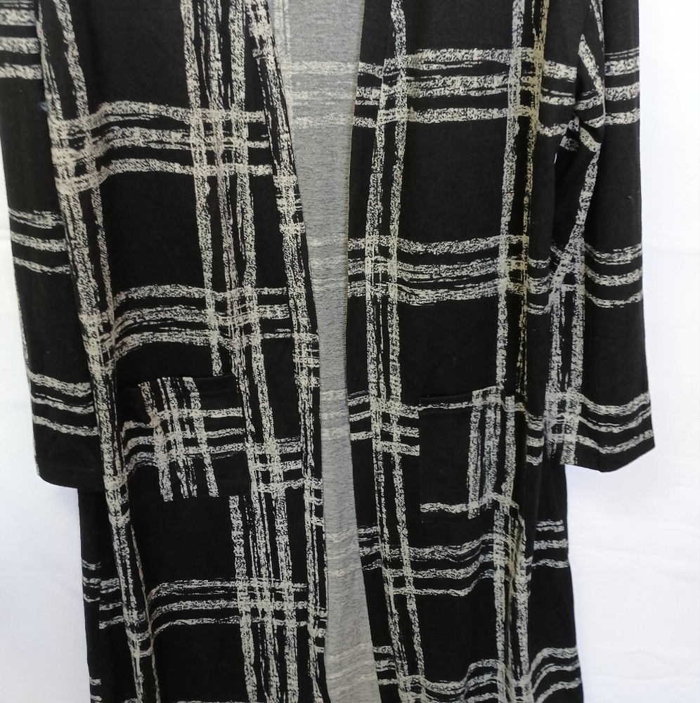 Chic Black and White Plaid Cardigan